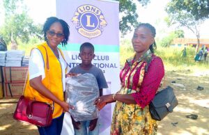 Burkina: les Lions de Koubri Platinum vont à l’école avec les enfants de Kouba