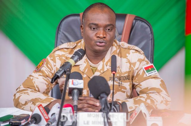 Le ministre burkinabè de la Sécurité, Mahamadou Sana