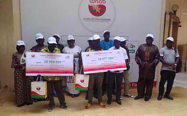 Photo de famille avec les gagnants