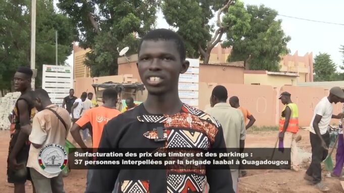 Burkina: 37 personnes interpellées pour des faits de surfacturation des prix des timbres et des parkings