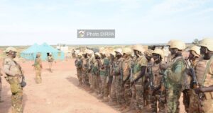 Mali: le Colonel Seydou Bassirou Niangado en visite à Soumpi après l’attaque