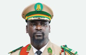 Présidentielle en Guinée: le général Mamadi Doubouya dépose sa candidature