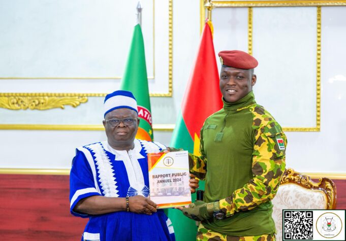 Burkina: le Rapport 2024 de la Cour des comptes remis au président du Faso