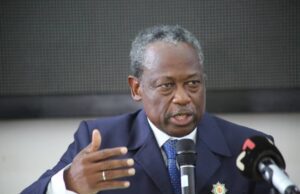 De retour de voyage, le député immédiatement convoqué par la Police
