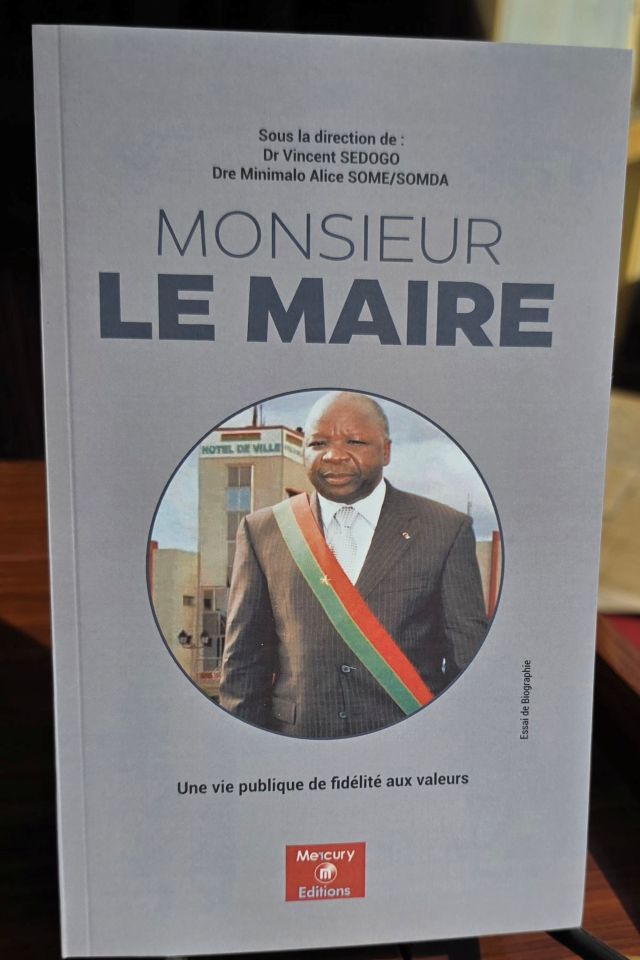 Ouagadougou: les 17 ans de Simon Compaoré à la mairie dans un essai littéraire