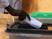 Présidentielle en Guinée: une liste provisoire de neuf candidats retenus, dont Mamadi Doumbouya