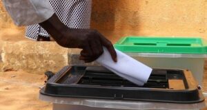Présidentielle en Guinée: une liste provisoire de neuf candidats retenus, dont Mamadi Doumbouya