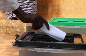 Présidentielle en Guinée: une liste provisoire de neuf candidats retenus, dont Mamadi Doumbouya