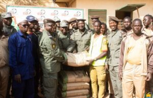Burkina: pour ses 30 ans, la police municipale offre 30 tonnes d’agrégats et de ciment à Faso Mêbo