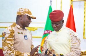Burkina: le capitaine Traoré a reçu sa Carte d’identité biométrique AES