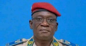 Burkina: le ministre de la défense promu au grade de général de division