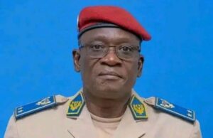 Burkina: le ministre de la défense promu au grade de général de division