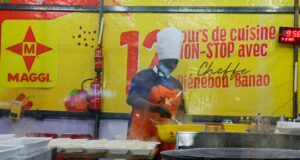 Guinness World Records: tout les Burkinabè regardent dans la marmite de cheffe Banao