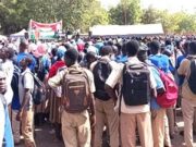 Burkina: mobilisés en grand nombre, les élèves démontrent leur soutien au président Traoré