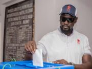 Présidentielle en Guinée: les résultats partiels placent Doumbouya en tête
