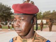 Burkina: il fait face au danger pour protéger des civils