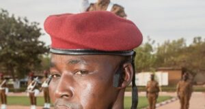 Burkina: il fait face au danger pour protéger des civils
