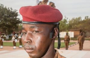 Burkina: il fait face au danger pour protéger des civils