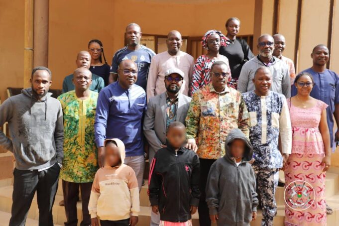 Trois enfants réunis avec leur mère au Ghana grâce aux services sociaux burkinabè