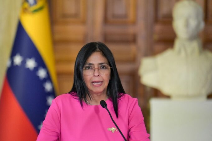Venezuela: la présidente par intérim prête à coopérer avec les USA