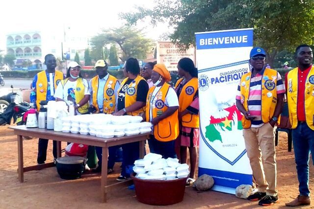 Des Lions prêts à distribuer des kits alimentaires