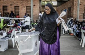 Ouganda: élections perturbées, Internet bloqué, le «président du ghetto» dénonce