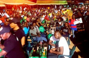 CAN Maroc 2025: la joie des supporters sénégalais à Ouagadougou