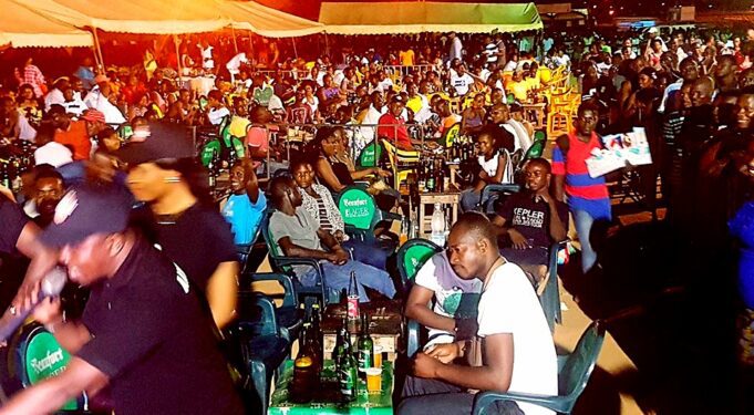 CAN Maroc 2025: la joie des supporters sénégalais à Ouagadougou