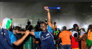 CAN 2025: chants, danse et joie des Sénégalais à Ouaga