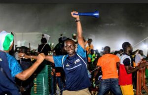 CAN 2025: chants, danse et joie des Sénégalais à Ouaga
