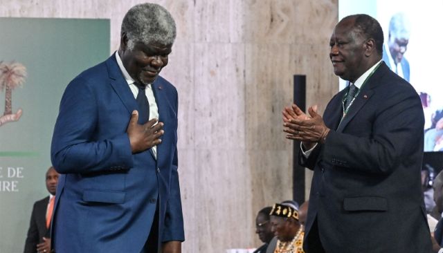 Le Premier ministre Robert Beugré Mambé acclamé par le président Alassane Ouattara