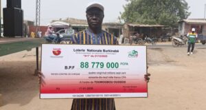 LONAB: il empoche un chèque de «88 779 000 F CFA» après une mise au PMU’B