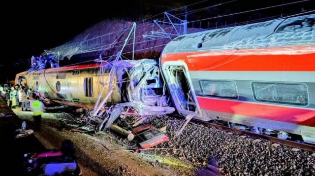 Photo de la collision entre les deux trains (Ph Radio-Canada)
