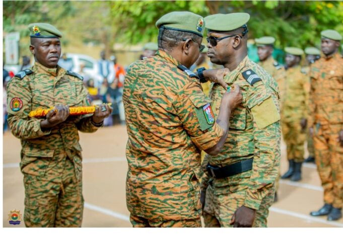 Burkina: 77 gendarmes décorés pour service rendu à la Nation