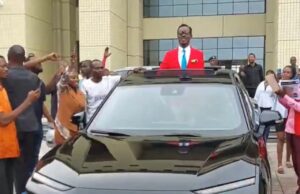 Une Jeep flambant neuve offerte au sosie de Patrice Lumumba