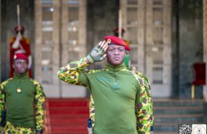Burkina: Le Président Traoré invite les Serviteurs du Peuple à «attacher leurs ceintures» pour 2026