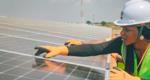 La BAD alimente huit universités en électricité avec des centrales solaires hybrides de 36,5 MW
