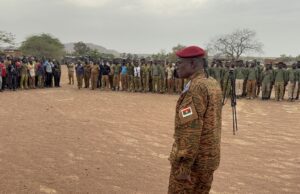 Burkina: le Ministre de la Guerre aux côtés des combattants
