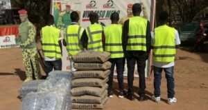 Burkina: les détenus de la MACA font un don de 2 tonnes de ciment à Faso Mêbo