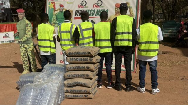 Burkina: les détenus de la MACA font un don de 2 tonnes de ciment à Faso Mêbo