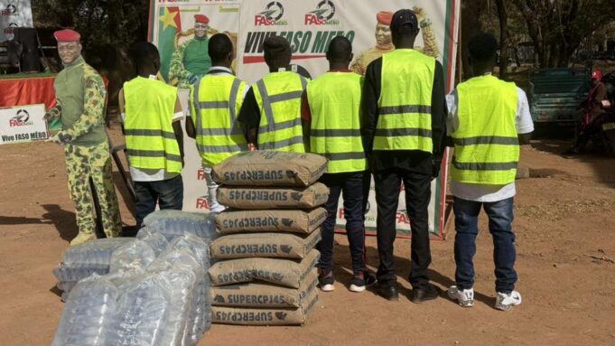 Burkina: les détenus de la MACA font un don de 2 tonnes de ciment à Faso Mêbo