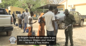 Burkina: le gaz des vendeurs illégaux saisi revendu