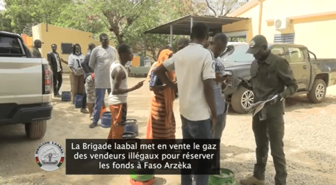 Burkina: le gaz des vendeurs illégaux saisi revendu