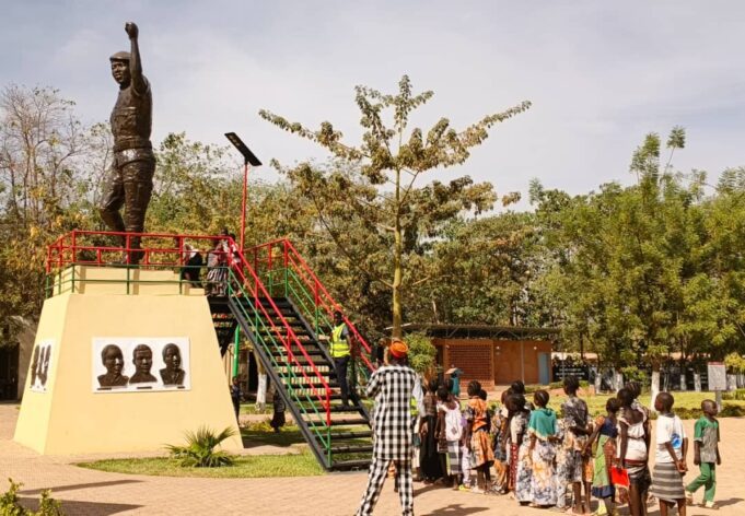 Burkina: la «brique pour Sankara» venue de l’école Balkuy A
