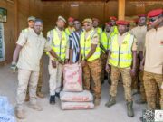 Burkina: le 3e Bataillon d’intervention aéroportée apporte 40 tonnes de sable à Faso Mêbo