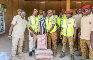 Burkina: le 3e Bataillon d’intervention aéroportée apporte 40 tonnes de sable à Faso Mêbo