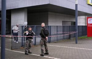 Un élève poignarde sa professeure en plein cours