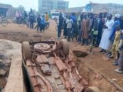 Burkina: une voiture termine sa course dans un caniveau à Houndé