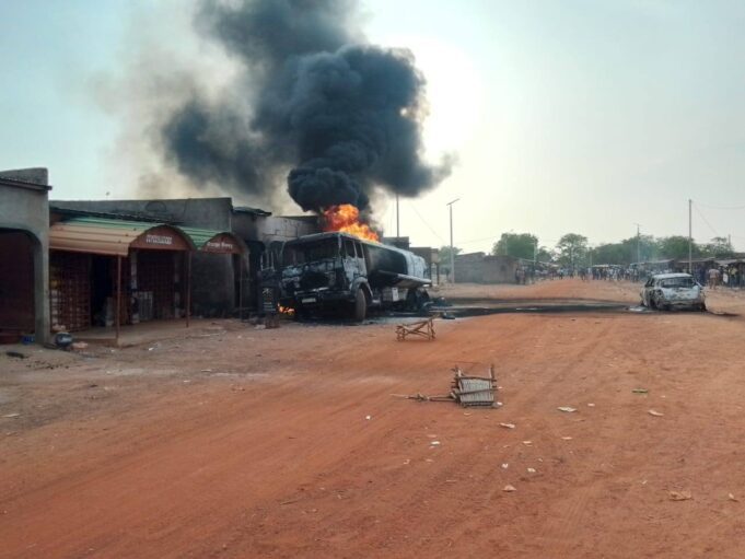 Un mort dans l’explosion d’un camion-citerne