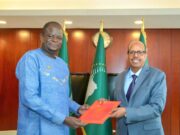 Addis Abeba: l’Ambassadeur Elysé Ouédraogo présente ses Lettres d’accréditation au Président de la Commission de l’UA